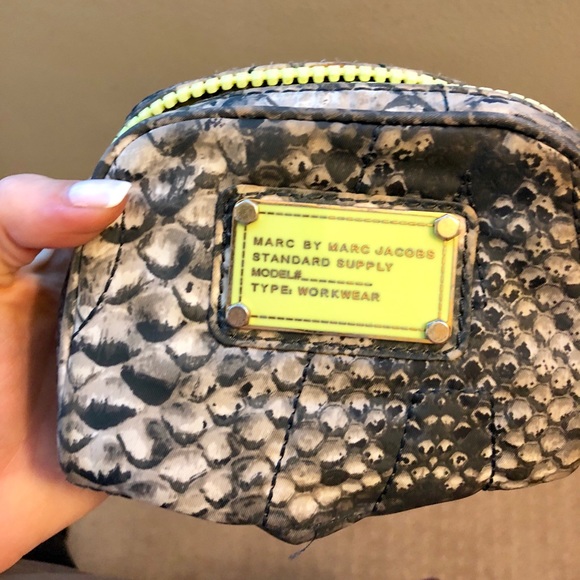 Marc Jacobs cosmetic bag - Picture 2 of 4